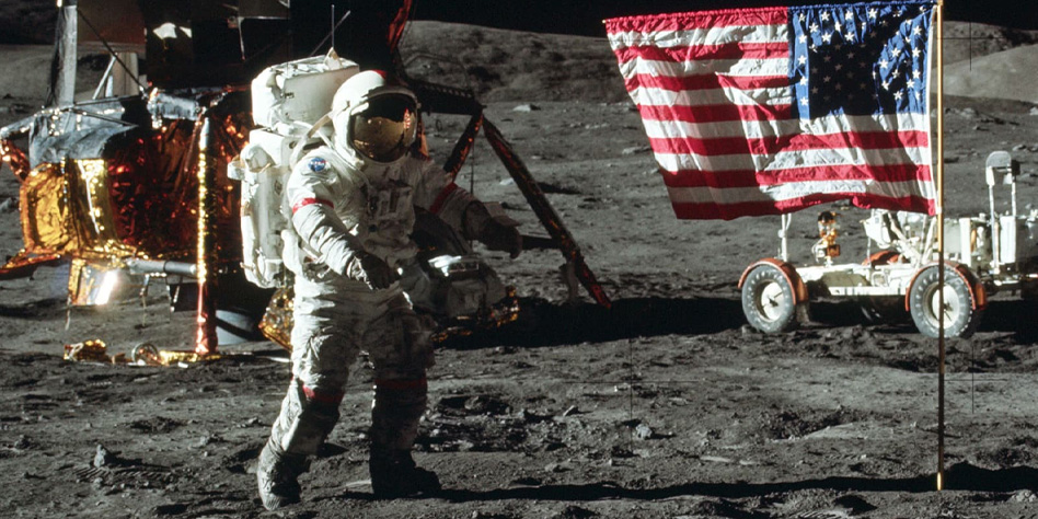 Mai stati sulla Luna! “American Moon” – MASSIMO MAZZUCCO