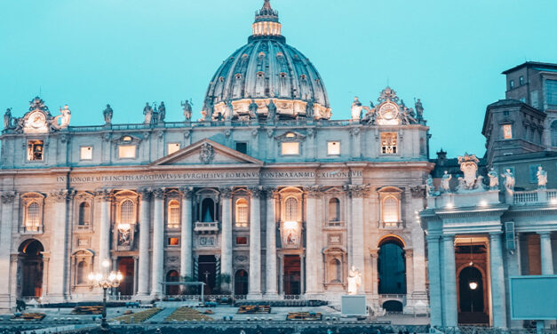 PAPA FRANCESCO. VACCINARSI È UN ATTO D’AMORE.