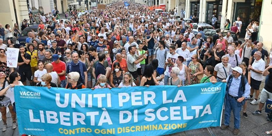 Dalle piazze si alza il grido in favore della Libertà
