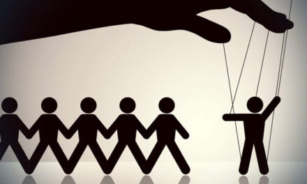 Secoli di Manipolazione e Controllo